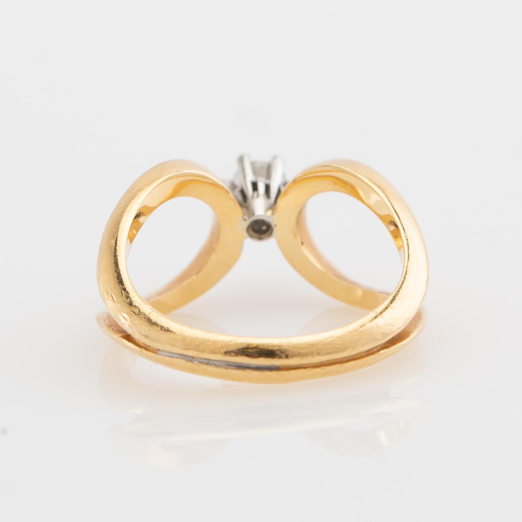 Ring, fantasy model, 18K gold with diamond.
