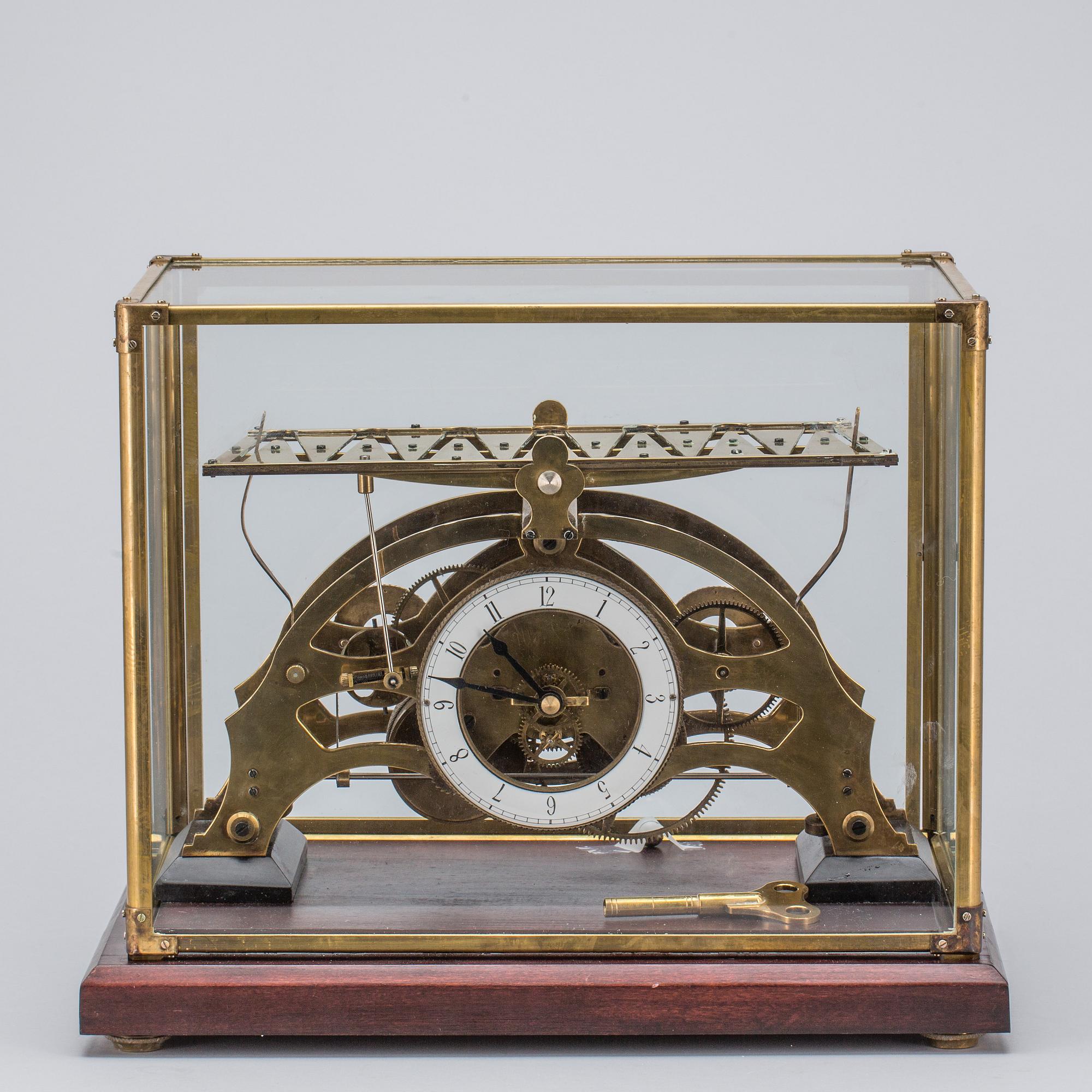 BORDSUR med "Rolling Ball", 1900-tal.