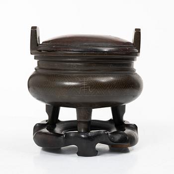 A tripod, Japan, early 20th century.