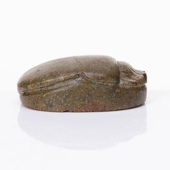 Skarabé, s.k. begravningsskarabé, Egypten troligen sendynastisk tid, 26-30:e dynastin, 664-343 f.kr.