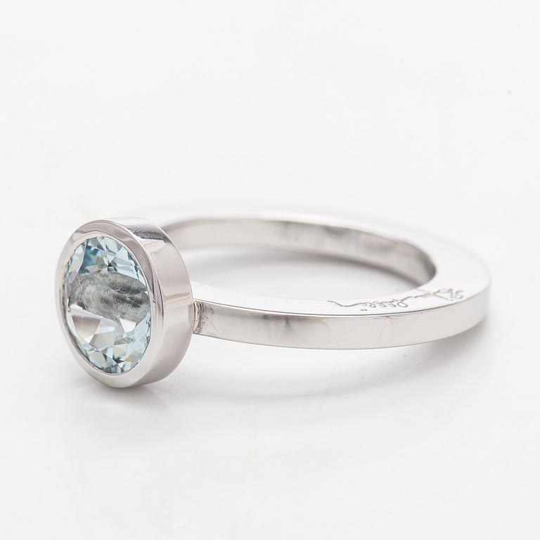 Efva Attling, ring, fasettslipad akvamarin, 18K vitguld.