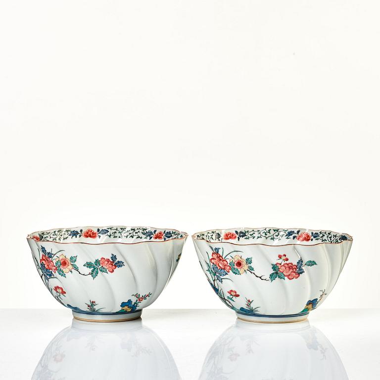 A pair of Japanese Kutani bowls, early 20th Century.