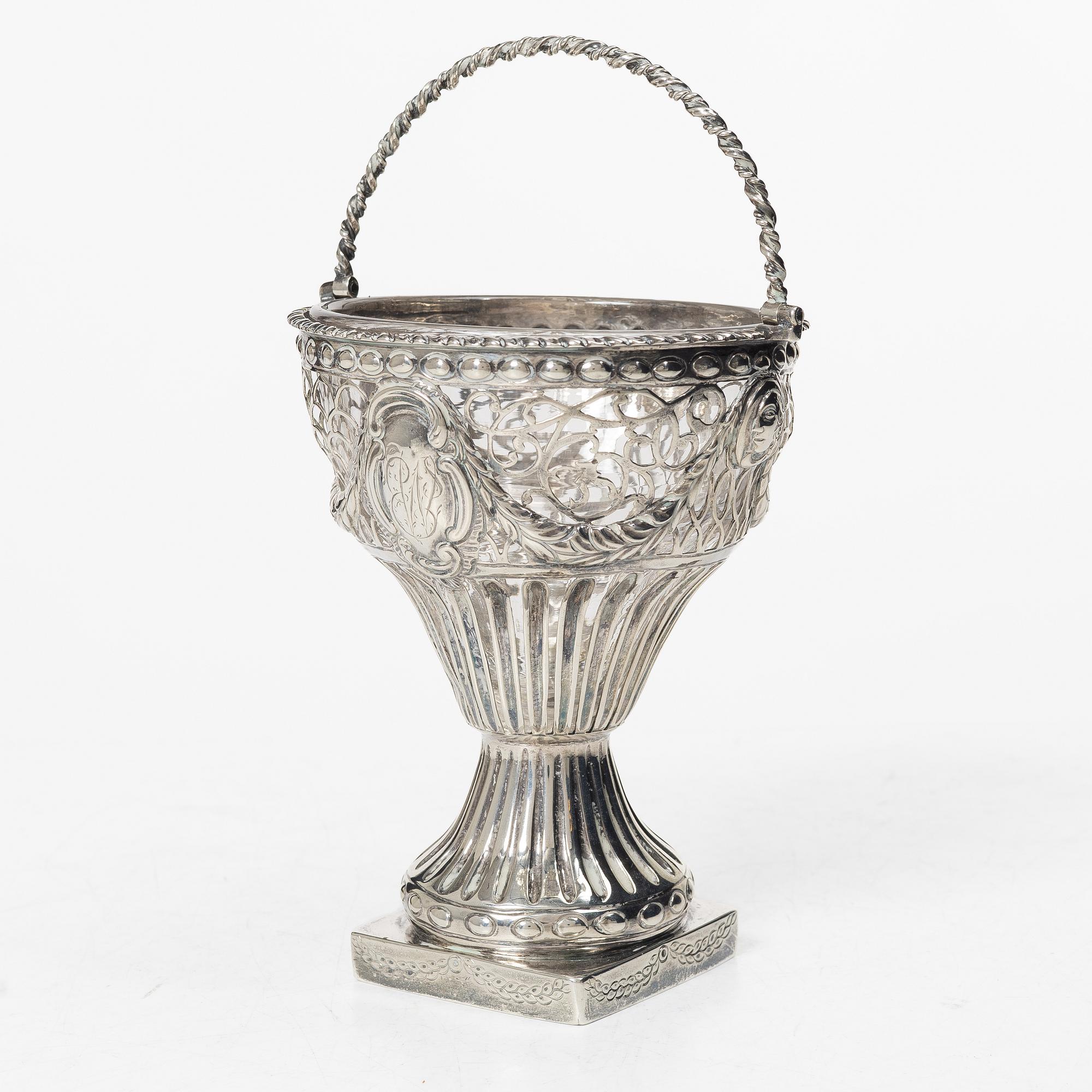 An English silver sugar bowl, silver, London 1772.
