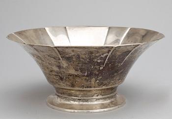SKÅL, silver, CG Hallberg, Stockholm, 1936, vikt ca 382 gram.