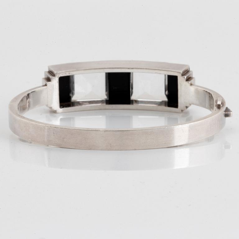 Wiwen Nilsson, armring, Lund 1940, sterling silver, bergkristall och onyx.