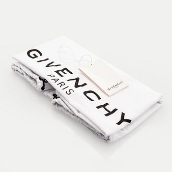 Givenchy, a 'Star Perforated Antigona Shopper' bag.