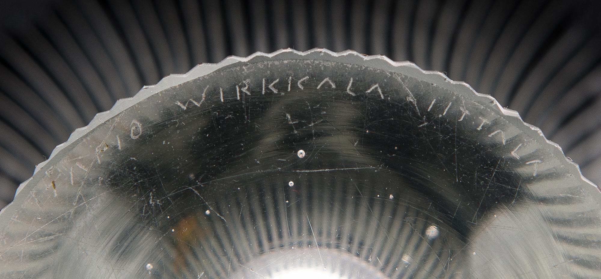 A KANTARELLI GLASS VASE, signed Tapio Wirkkala Iittala.