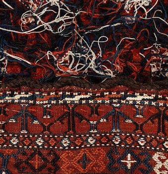 SADELVÄSKOR, 2 st, semiantika Turkmener, ca 75 x 118 resp 68 x 105 cm.