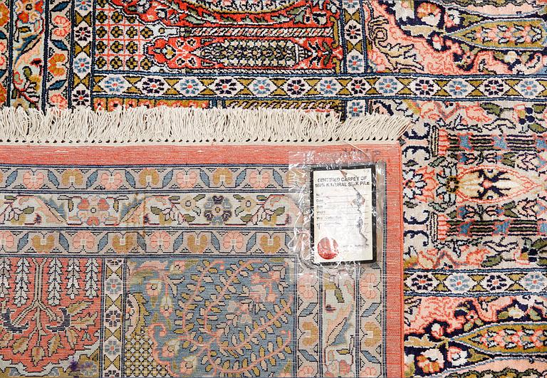 Matta, silke Kashmir, ca 434 x 307 cm.