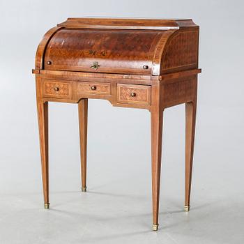 RULLKLAFFSSEKRETÄR, Louis XVI-stil, 1900-talets första hälft.