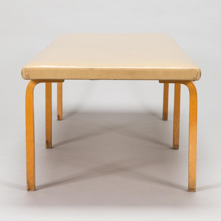 Alvar Aalto, penkki, malli 167, O.Y. Huonekalu- ja Rakennustyötehdas A.B. 1900-luvun puoliväli.