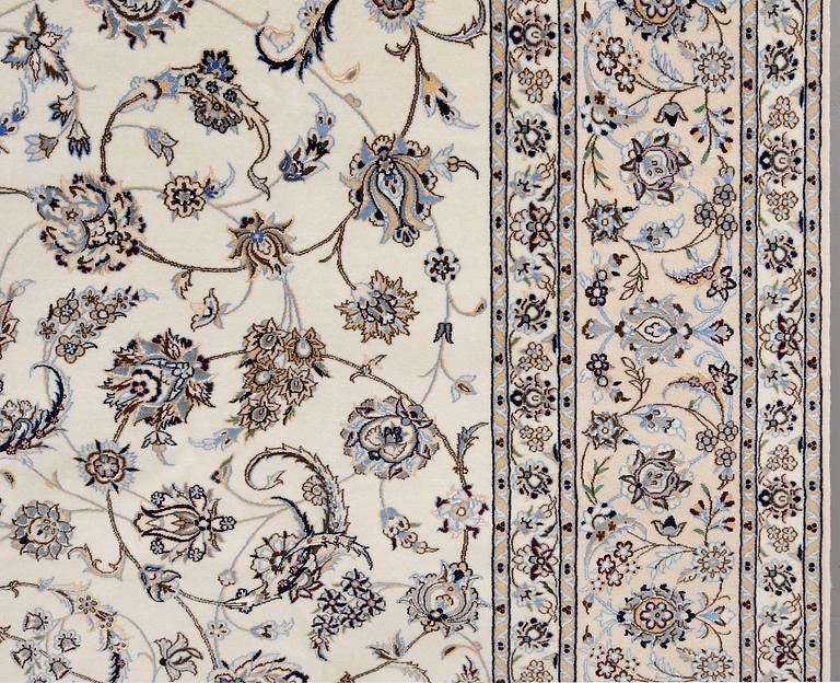 A part silk Nain carpet, so-called 6LAA, approx. 308 x 254 cm.