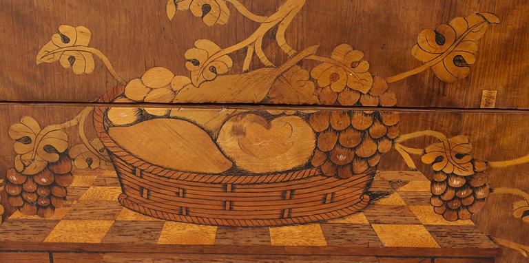 A Gustavian commode.