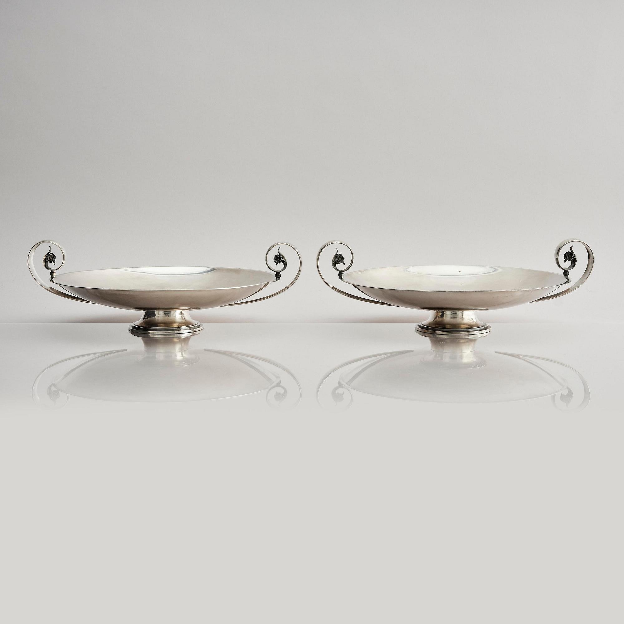 Two sterling silver bowls with handles, Atelier Borgila, designed by Erik Fleming, Stockholm 1930.