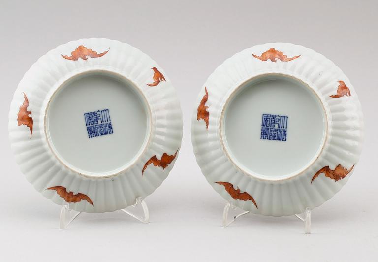 FAT, 1 par, porslin, Kina, bär Qianlongs märke, sannolikt 1900-tal.