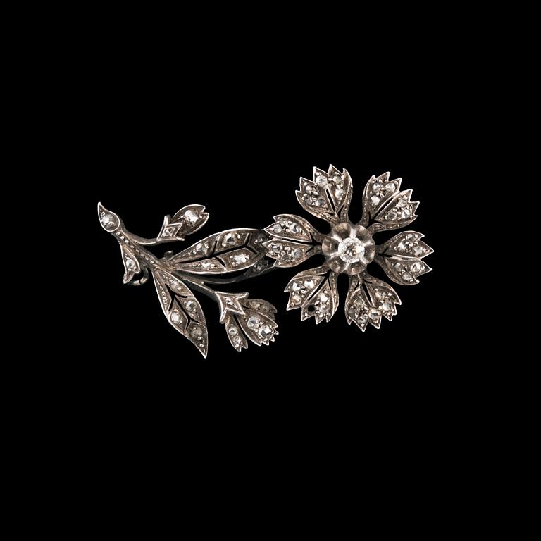 KAULAKORU, vanha- ja ruusuhiontaisia timantteja n 1.13 ct. istutettu hopeaan 18K kultapohjalle. Paino n. 8 g.
