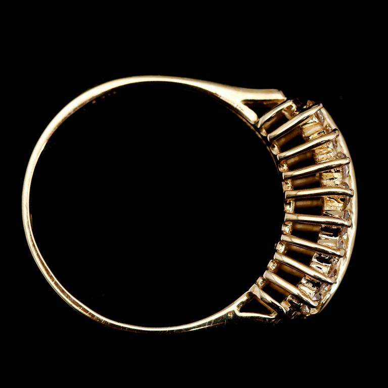 RING, 14 k guld, briljantslipade diamanter tot ca 0.55 ct.