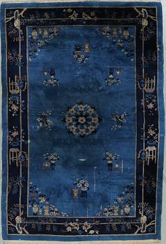 MATTA, semiantik Kina. Ca 289 x 194 cm.