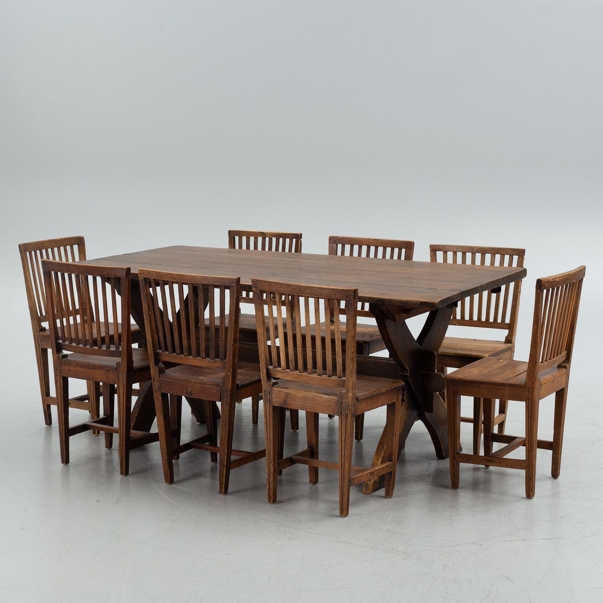 Matgrupp, allmoge, bockbord & åtta snarlika stolar, 1800-tal.