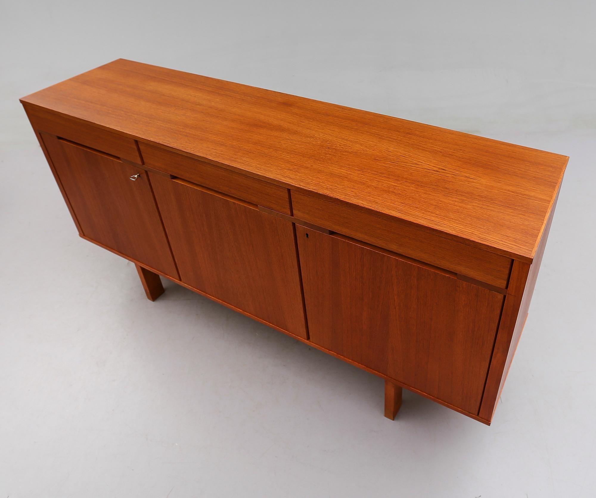 SIDEBOARD, 1900-talets andra hälft.