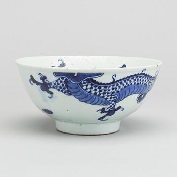 A Chinese blue and white porcelain bowl, 18th century.