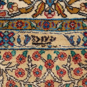 Matta, möjligen östeuropa, ca 324 x 235 cm.