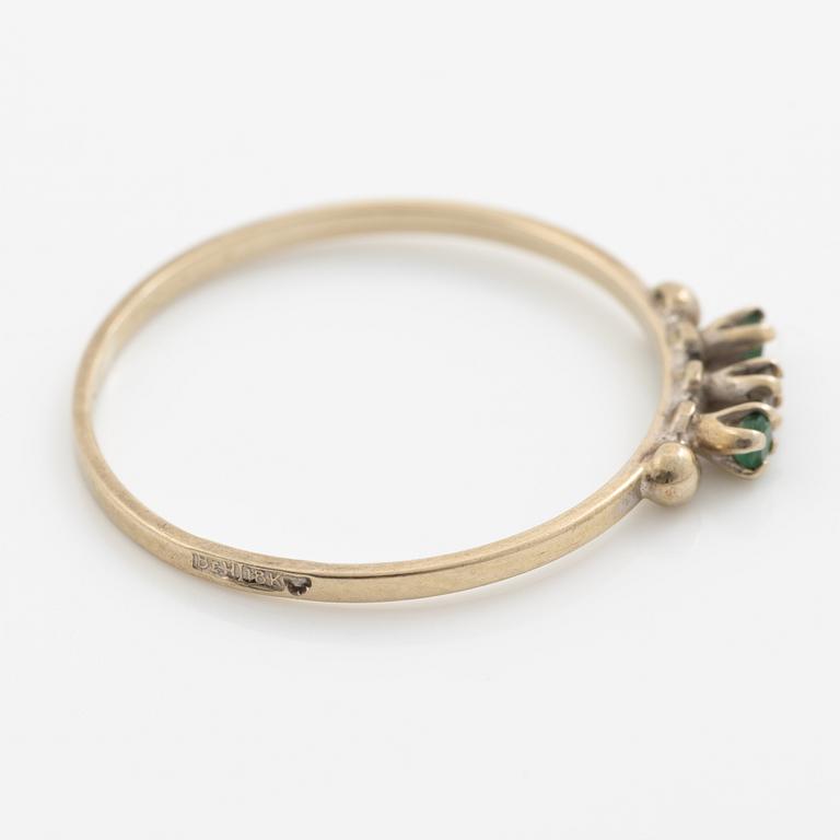 Ringar, 2 stycken, 18K guld med små smaragder och diamanter.