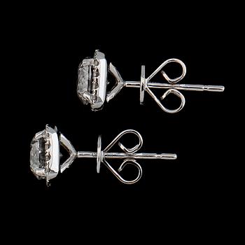 ÖRHÄNGEN, 1 par, 18K vitguld, diamanter tot ca 1.63 ct.