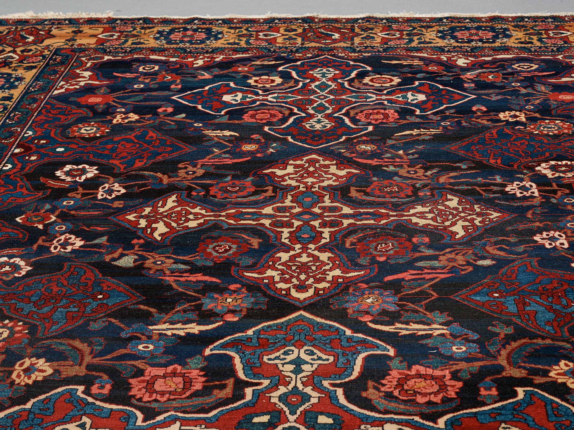 Matto, semi-antique, Chaharmahal/Bakhtiari Province, ca 386, 223,5 cm ( ca 2,5-3,5 cm flat weave at the ends).