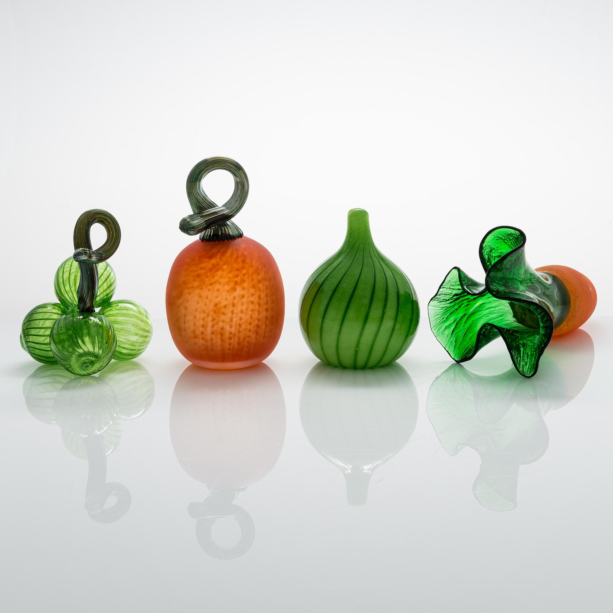 Oiva Toikka, Four glass figurines from the 'Vegetables' series, Pro Arte 1993, signed.