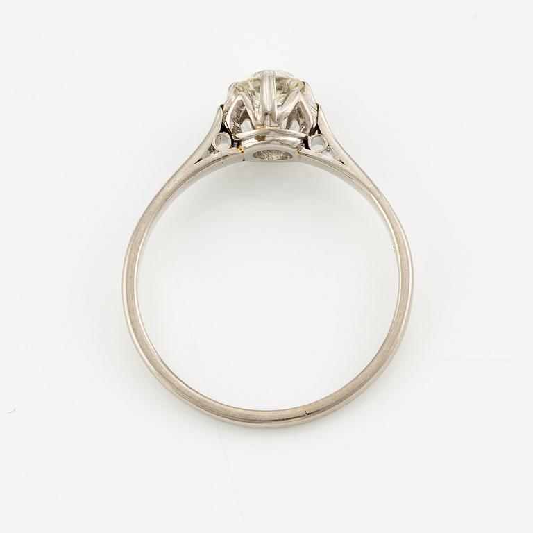 Ring, 18K vitguld med briljantslipad diamant.