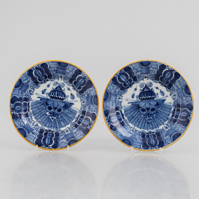 A pair of Peacock pattern earthenware plates, presumably De Klauw, The neatherlands, around 1800.
