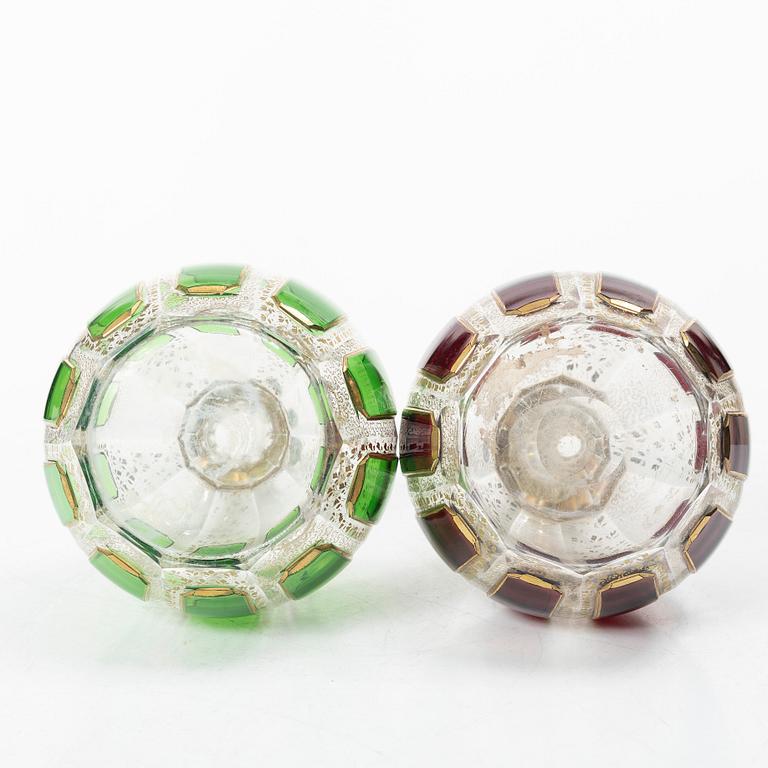 Karaffer, ett par, glas, Moser Karlsbad, omkring år 1900.