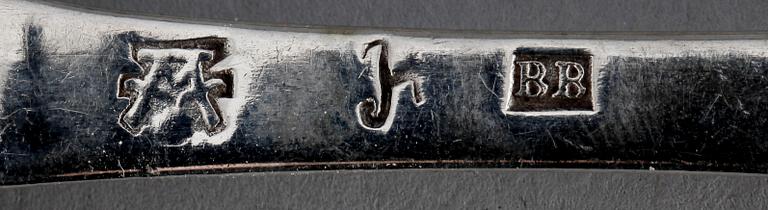 MATSKEDAR, 12 st, silver, flertal olika mästare, Sverige 1700-1800-tal. Bla Bengt Biörn, Västerås 1739. Totalvikt ca 400 gram.