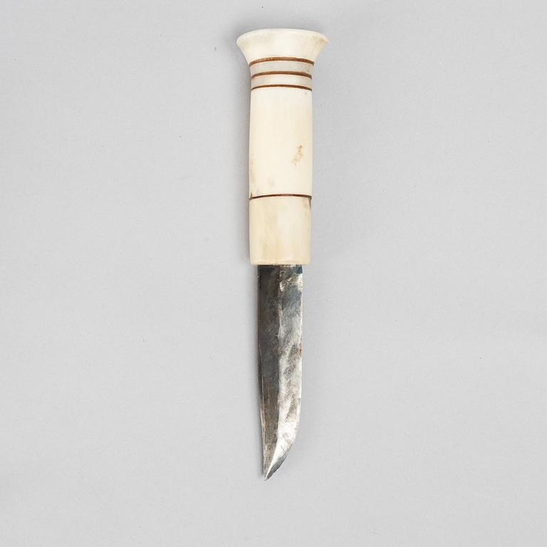 Nikolaus Fankki, a reindeer horn knife, signed and dated. 1971.