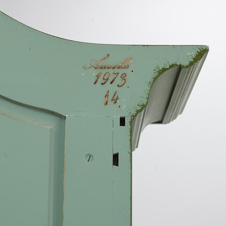 Skåp, rokokostil, Åmells möbler, daterat 1973.