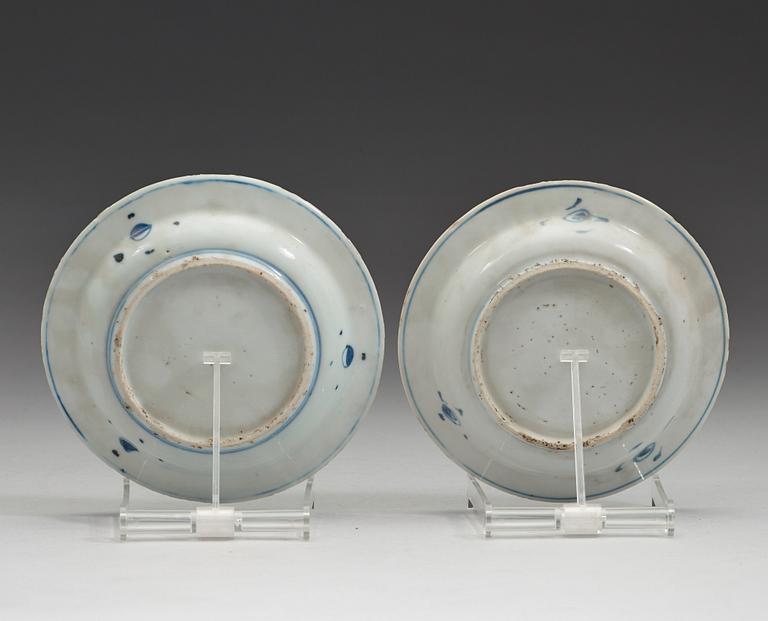 A set of five blue and white dishes, Ming dynasty, Tianqi /Chongzhen (1621-1644).