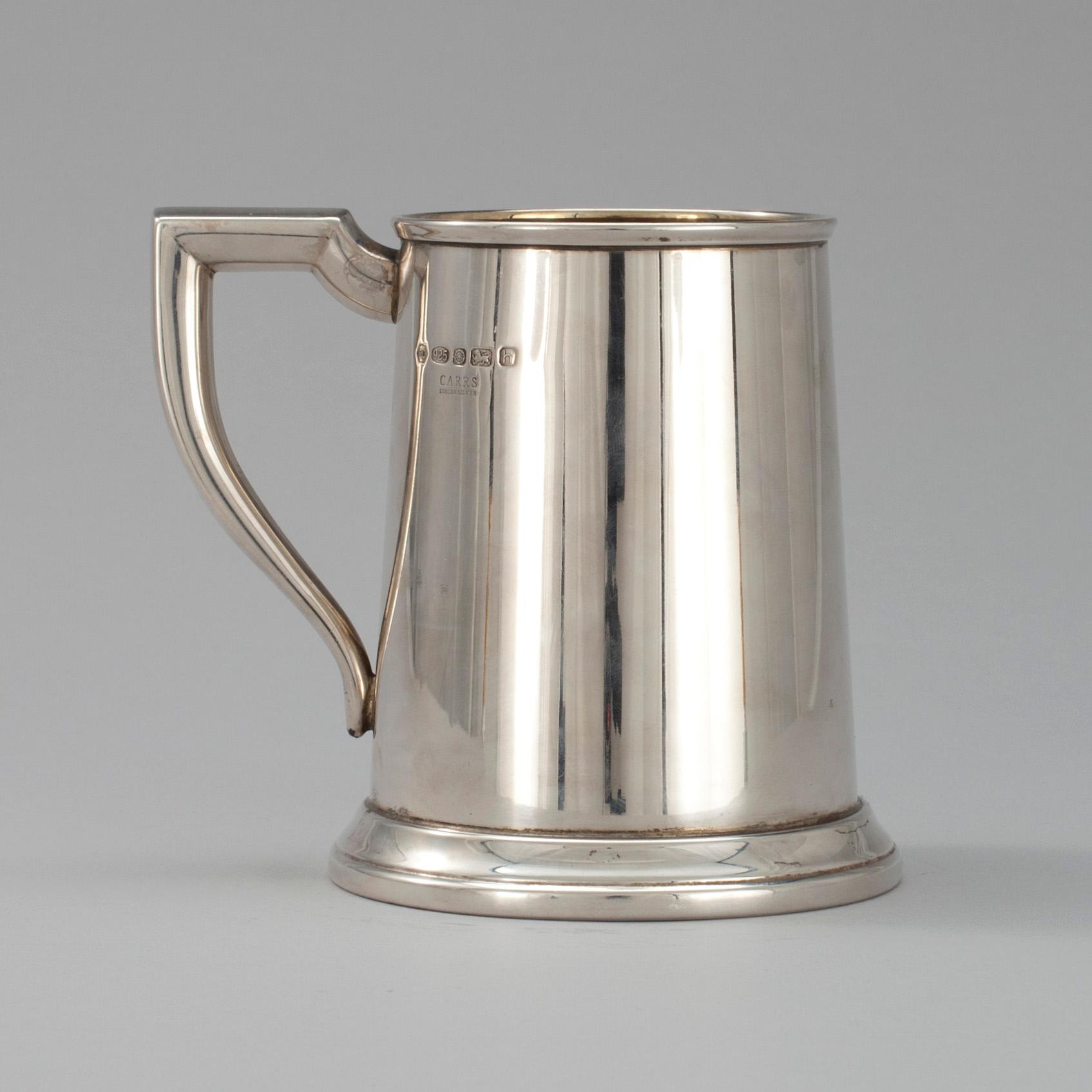 STOP, Sterling silver, 14K guld. London 2007. 1/1 pint. Vikt 346 g.