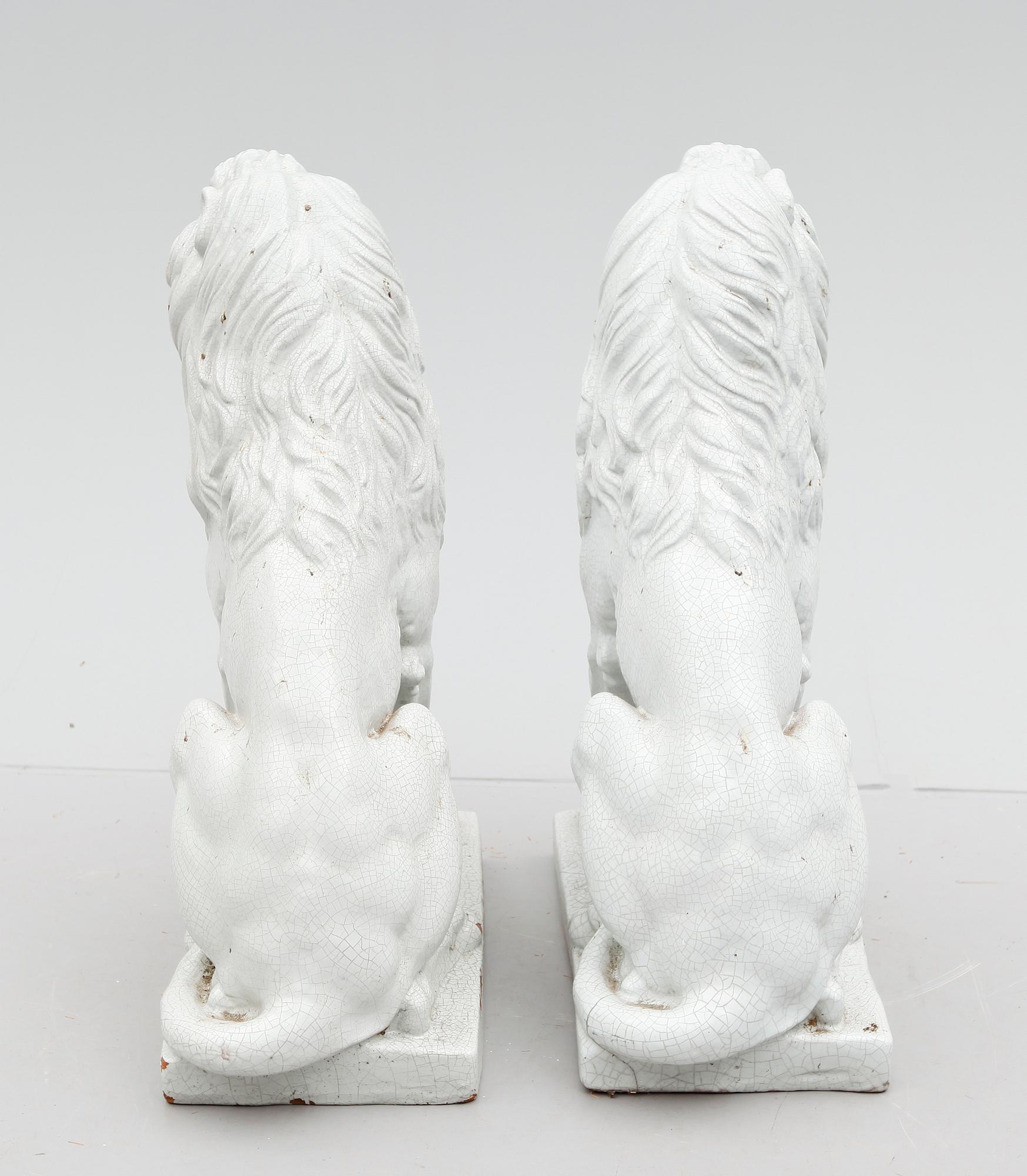 GOLVSKULPTURER, 1 par, lergods, 1900-tal.