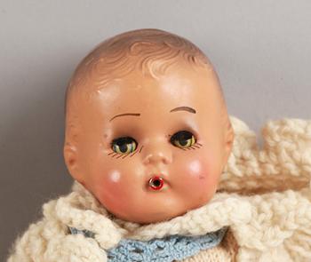 DOCKOR, 2 st. Kämmer & Reinhardt mm. Kläder medföljer. Culluloid mm. Sekelskiftet 1800/1900.