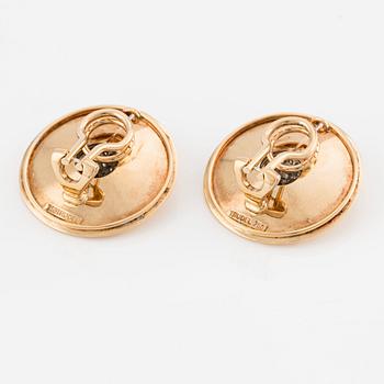 A pair of 18K gold Trudel earrings set with round brilliant-cut diamonds.