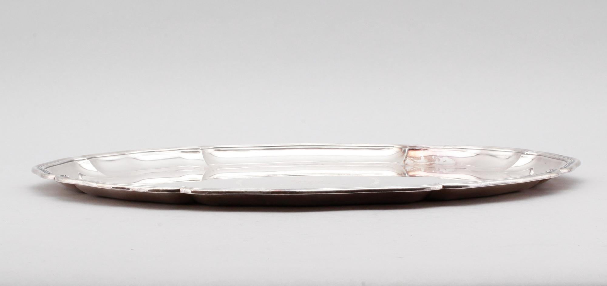 BRICKA, silver 800, märkt Tezler, 1900-talets första hälft. Vikt ca 1724 gram.