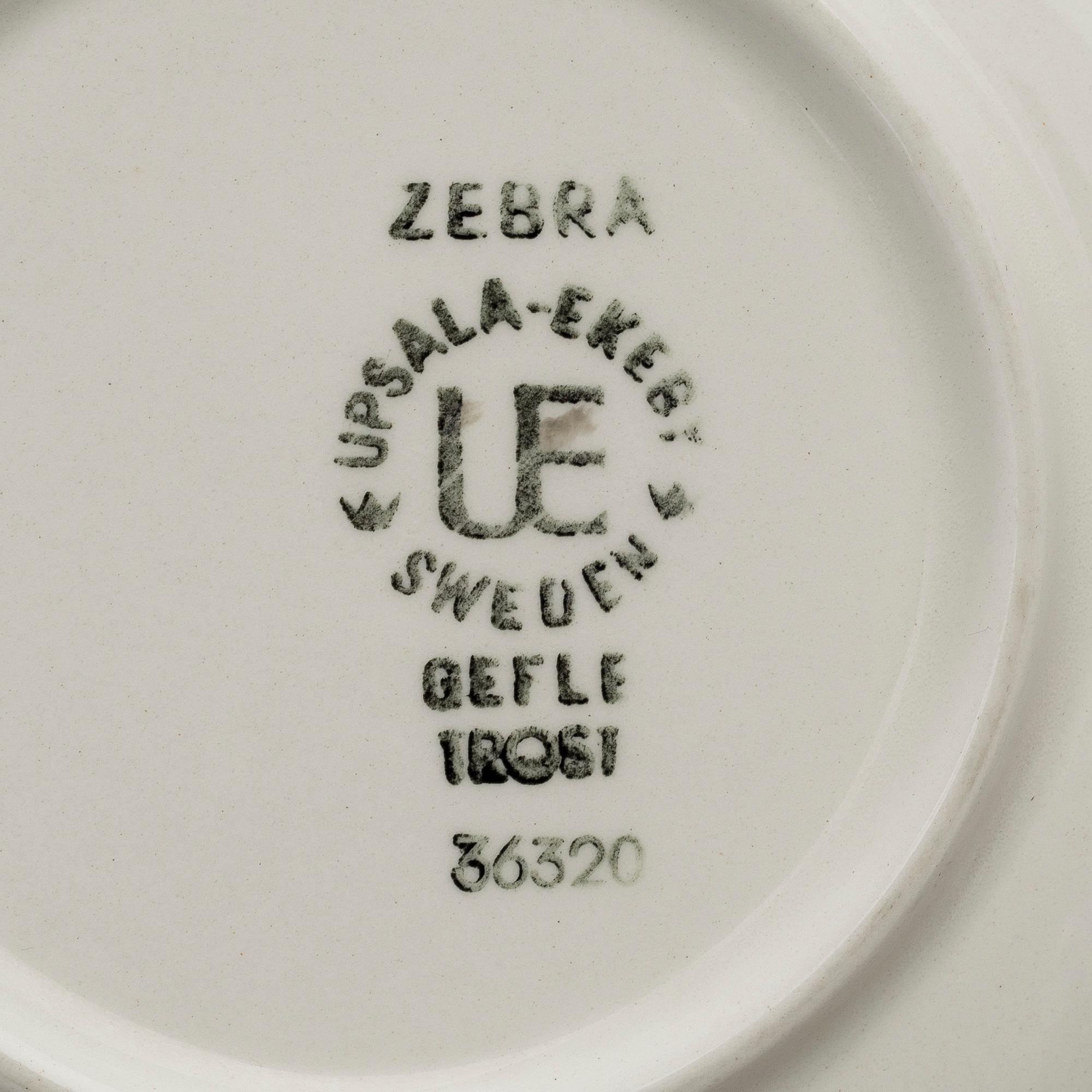 EUGEN TROST, 8 kaffekoppar med 9 fat, flintgods, "Zebra", Gefle. I produktion 1955-1967.