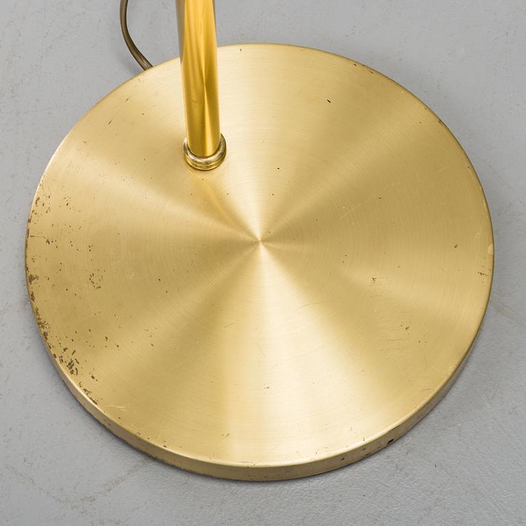 GOLVLAMPOR, ett par, 1900-talets andra hälft.