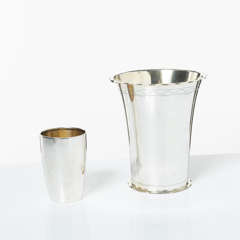 Skål, bägare samt vas, silver, Sverige, 1900-talets första hälft.