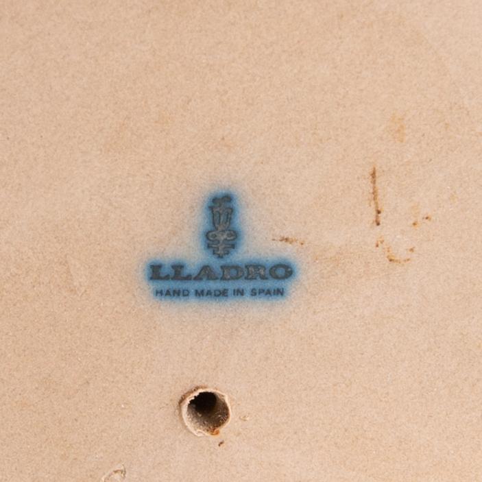 Sculpture, "Cantarera Cansada", Lladró, Spain, 1977-1985.