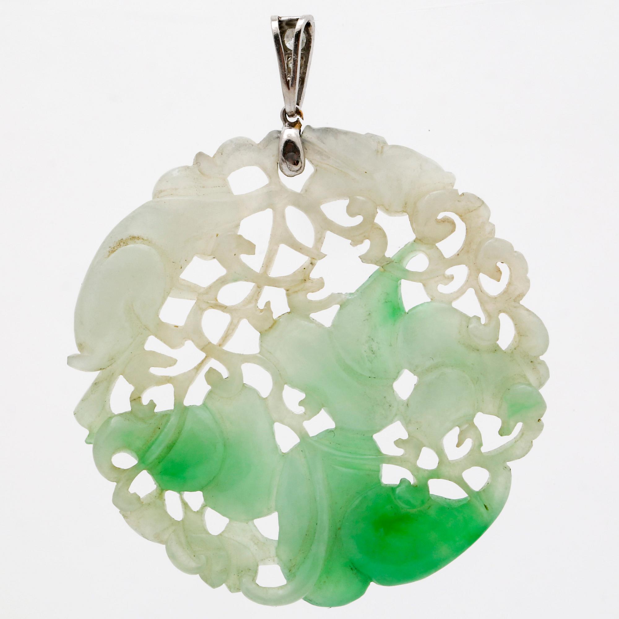Pendant 18k whitegold, jadeite and brilliant-cut diamonds, height approx 6 cm.