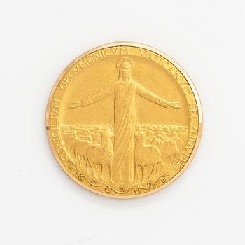 An 18K gold medal, "Pont max. Joannes XXIII - Paulus XV", "Concilium oecumenicum Vatikanum secundum".