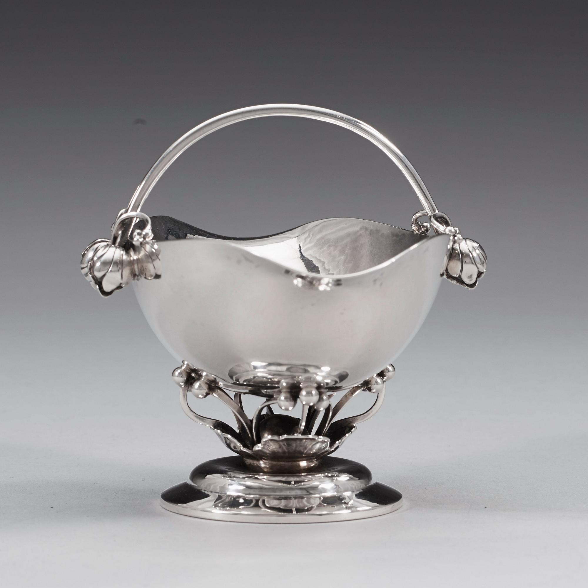 GEORG JENSEN, skål, Köpenhamn 1933-44, sterling. Design nr 235 B,