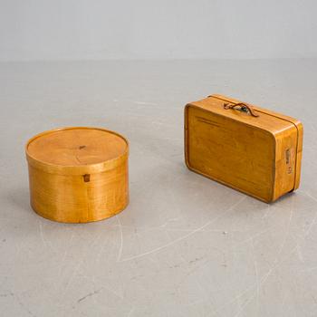 VÄSKA OCH HATTASK, märkt Wilh. Schaumans Fanerfabrik, Jyväskyla. Finland, 1900-talets första hälft.